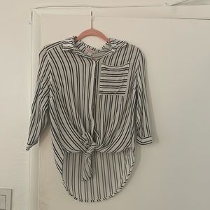 Vixbe Super cute tie front button down!